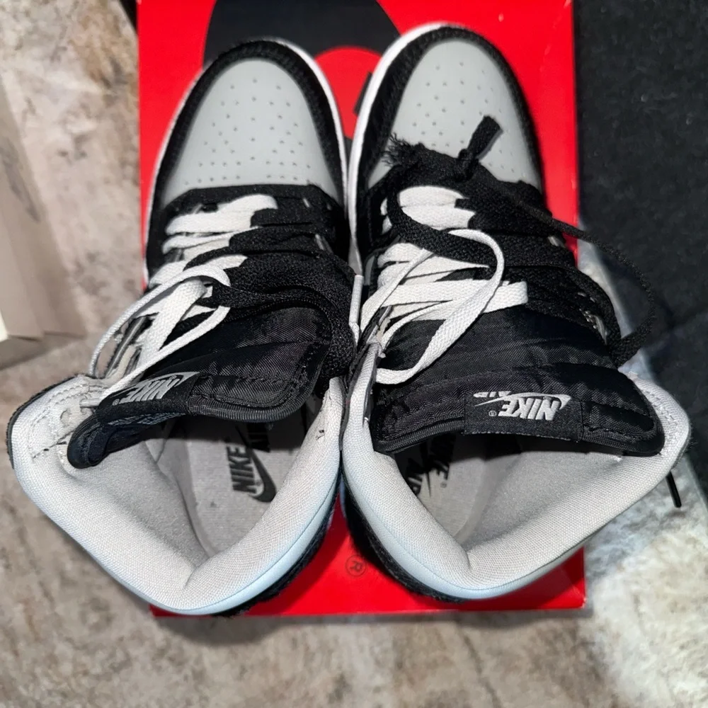 Size 7 - Jordan 1 High Twist 2.0 Medium Grey Women’s - Picture 6 of 7
